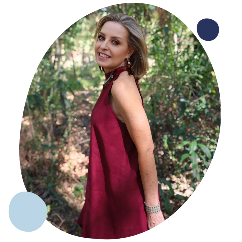 Elisa Queijeiro es humanista, escritora e investigadora, “La Narradora de México”. Su misión es contar historias que inspiran, conectando el pasado con el presente a través de una mirada que une historia, cultura, espiritualidad y sentido.